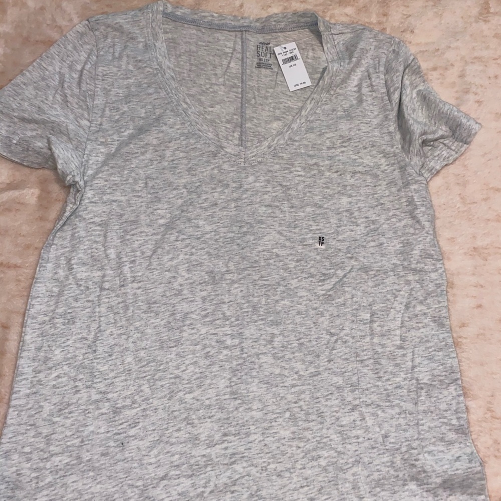 💗 3/$20 Basic grey v neck